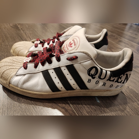 Adidas Superstar Limited Edition with Queens Borough Art No. 078777 - Picture 7 of 7